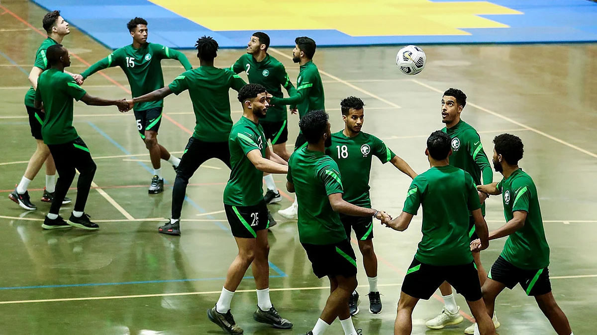 الأخضر يتأهب لتجنب «الحسابات المعقدة» في صدام أوزبكستان
