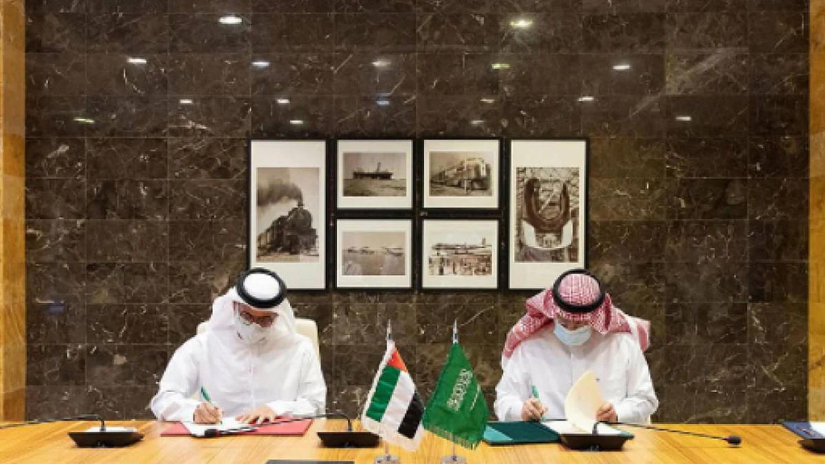 السعودية والإمارات توقِّعان مذكرة تفاهم بمجال أمن الطيران