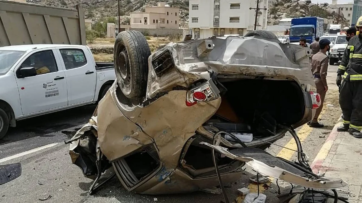 مصرع شقيقتين بحادث أثناء سيرهما خلف سيارة إسعاف تقل قريبتهما