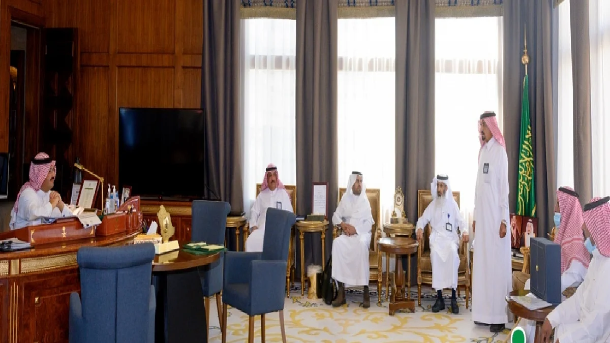 أمير عسير يستقبل مواطنا عفا عن قاتل ابنه دون مقابل