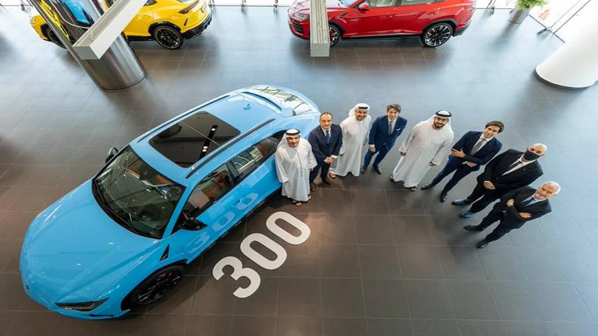 لامبورجيني تحتفل ببيع مركبتها رقم 300 في الإمارات