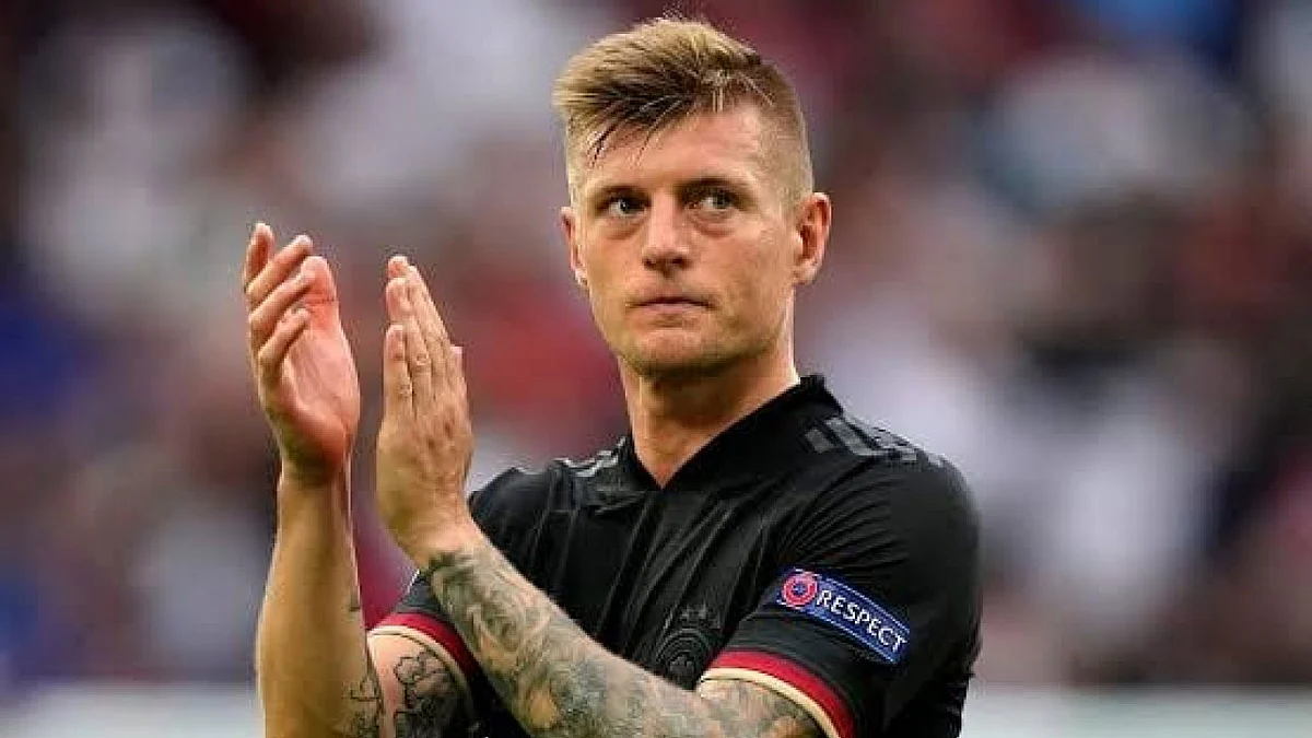 توني كروس يحدد موقفه من الرحيل عن ريال مدريد