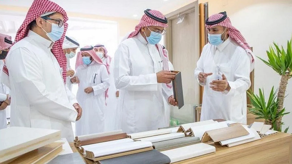 بالصور.. «الخريف» يُدشّن أول مصنع لإنتاج الزجاج في حائل