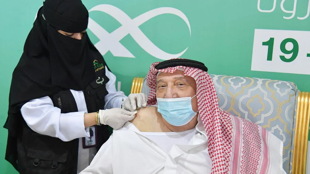 أمير جازان يتلقى الجرعة الثانية من لقاح كورونا