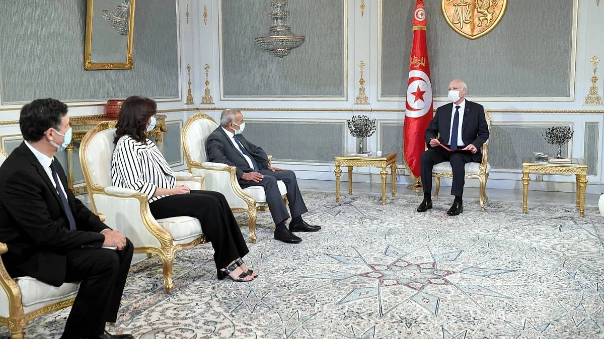 الرئيس التونسي: نحن في حالة استثنائية.. ولن نترك الوطن للصوص