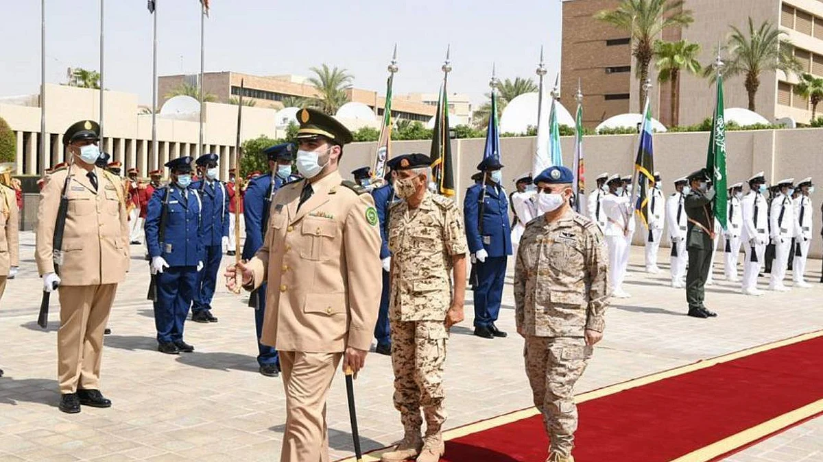 بالصور.. «الرويلي» يستقبل رئيس هيئة الأركان بقوة دفاع البحرين