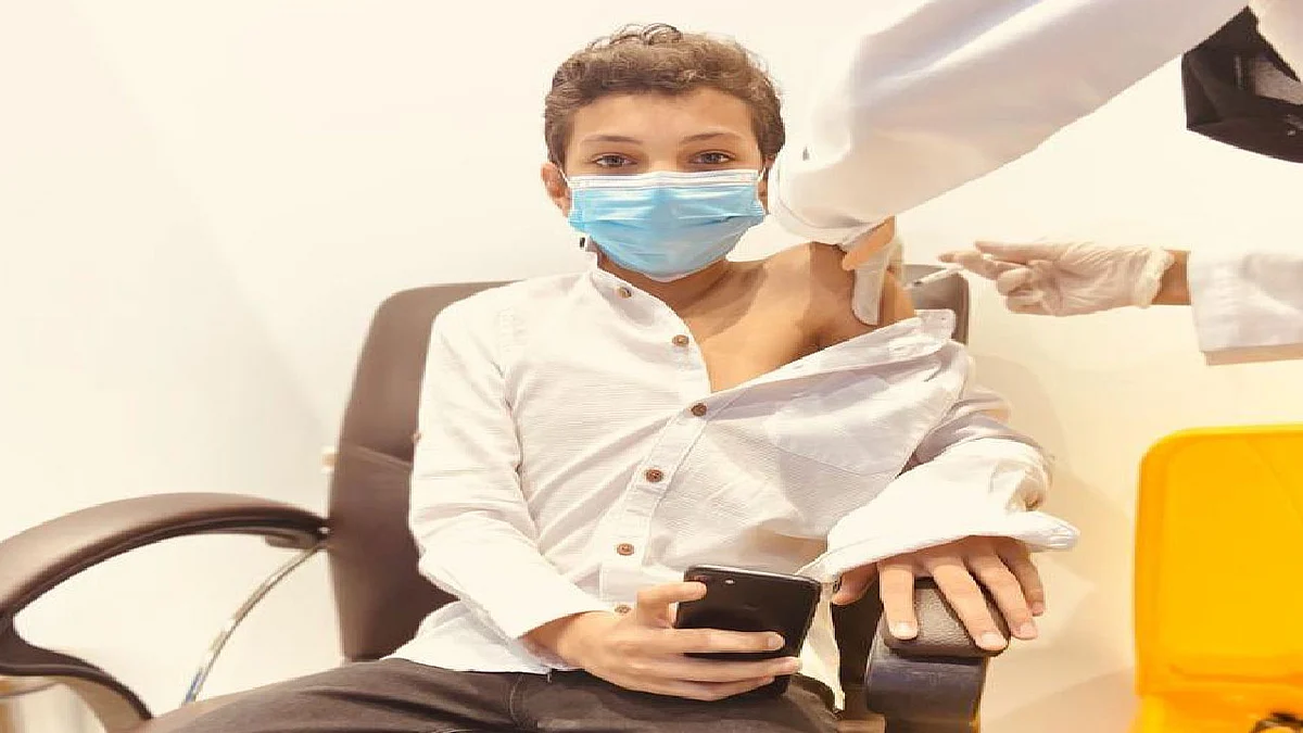 إلزام الطلاب والطالبات بجرعة لقاح كورونا الأولى قبل ٨ أغسطس