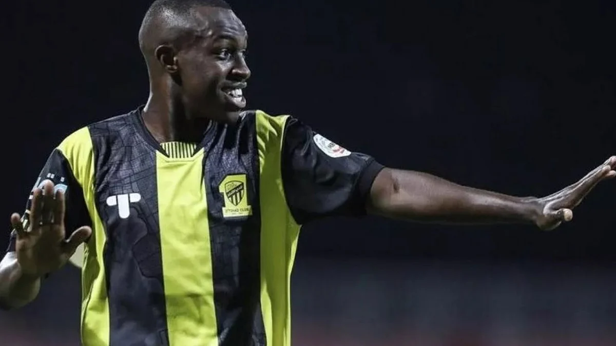 الإتحاد يتأهب لتحصين سعود عبدالحميد من إغراءات الكبار