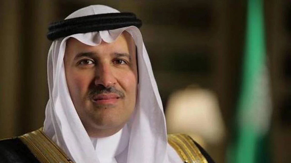 أمير المدينة المنورة يتابع مستجدات مشروع مركز القبلتين الحضاري