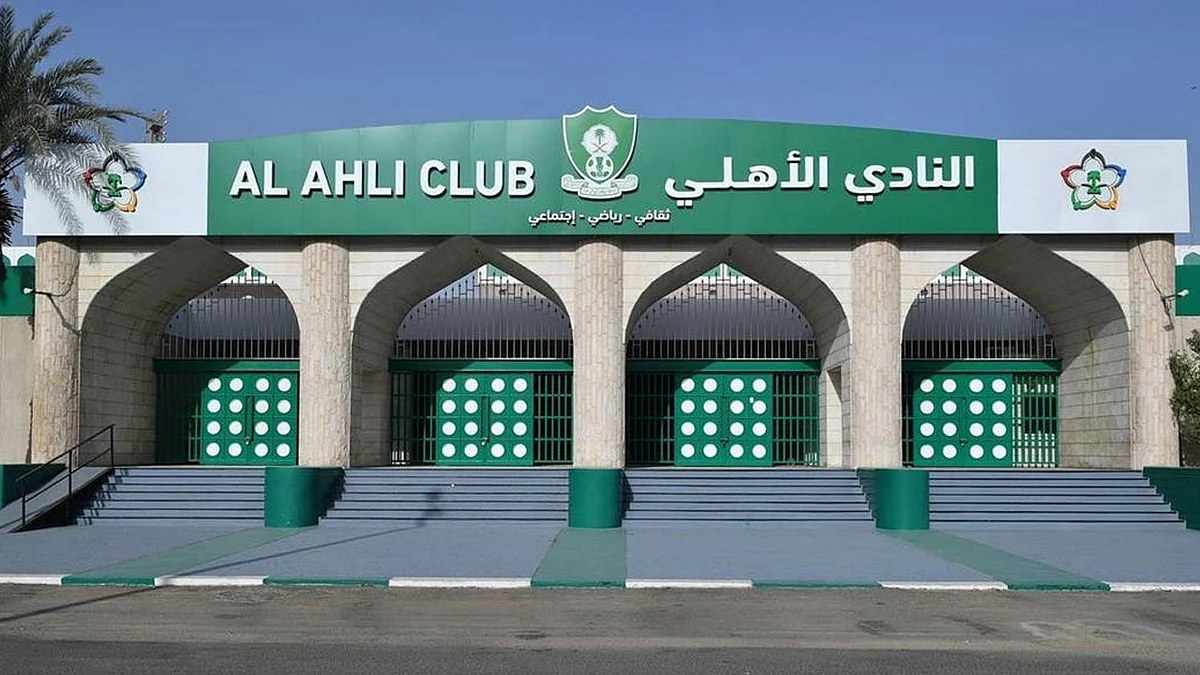 «الأهلي» يعلن انضمام حسين الشريف إلى أعضائه الذهبيين