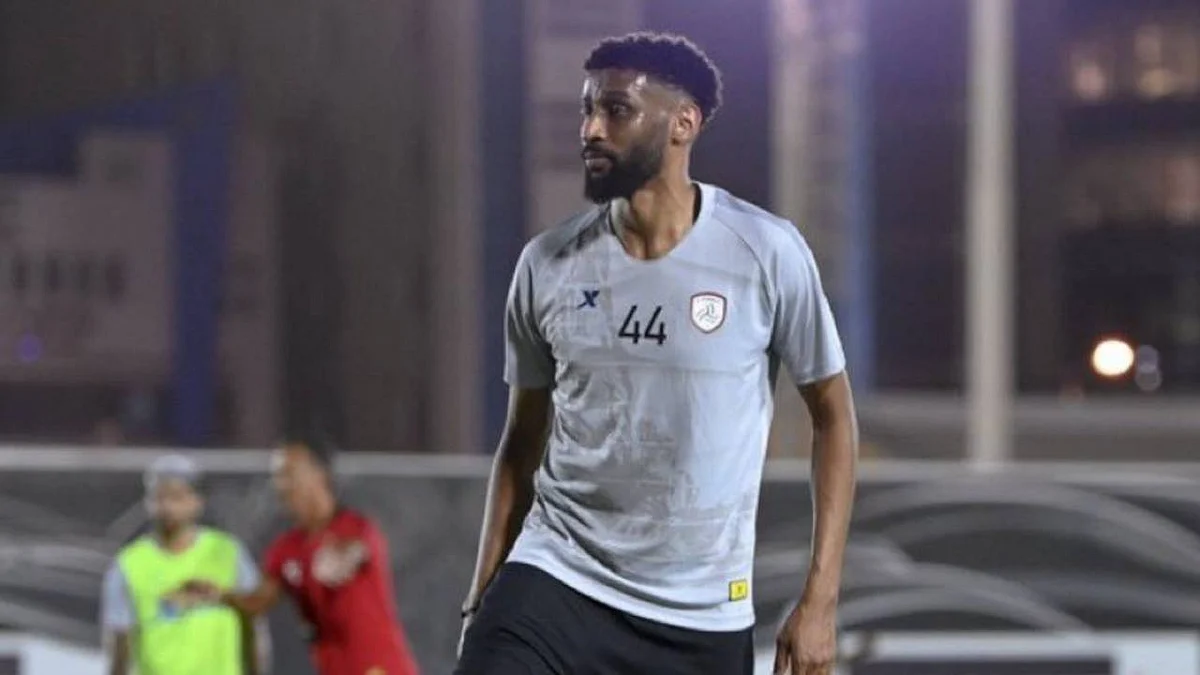 لاعب «الشباب» مهند عسيري يعتزل الكرة: شكرًا لكل من ساندني