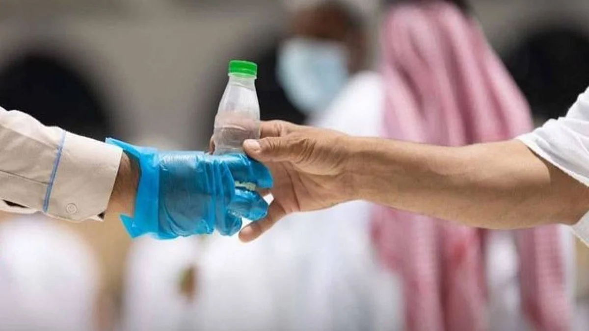 إمارة مكة: توزيع 9 ملايين عبوة ماء زمزم خلال 10 أشهر