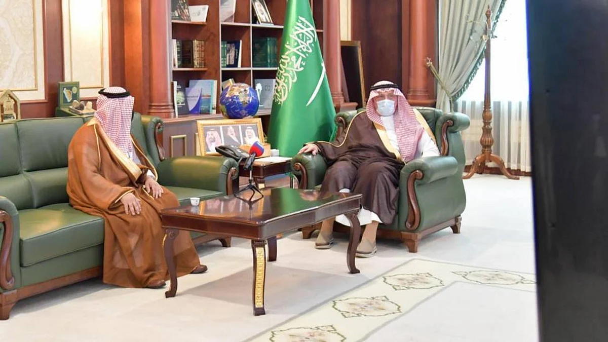 أمير جازان يدشّن التمرين التعبوي لفرضية مكافحة التلوّث البحري