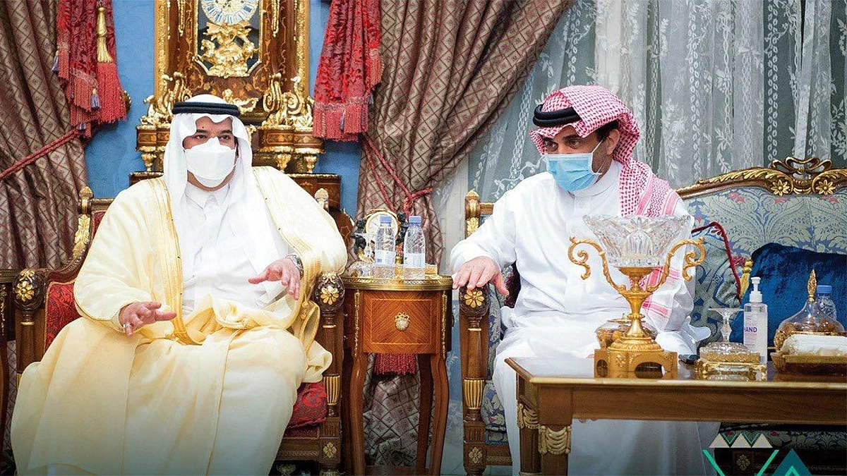 أمير الرياض بالإنابة يعزي خالد البلطان في والدته