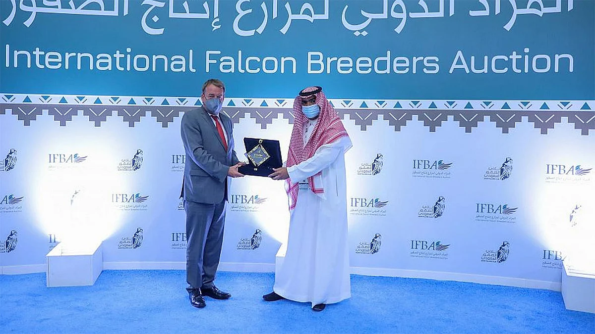 السفير الألماني بالسعودية يزور المزاد الدولي لمزارع إنتاج الصقور