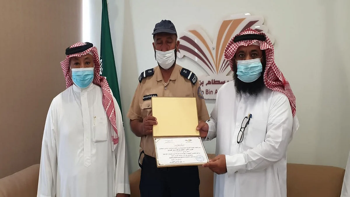 تكريم موظف أمن صناعي حرص على تطبيق الاحترازات الوقائية بوادي الدواسر