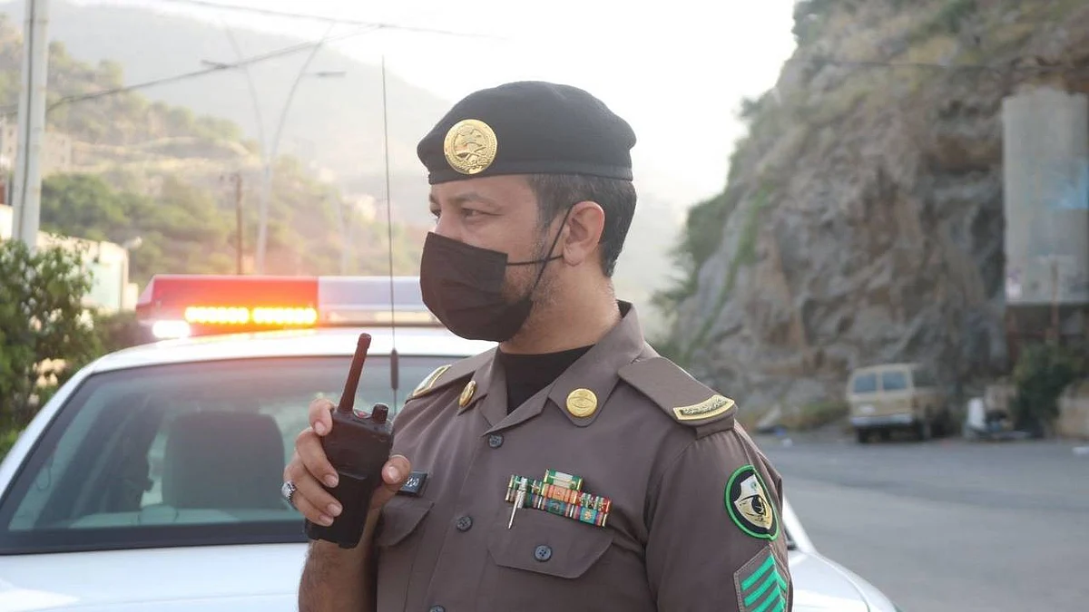 بالصور.. تواجد مروري مكثف لضمان سلامة الطلاب بمحافظة الداير بجازان