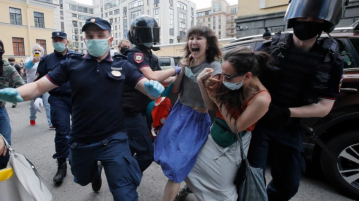 Police detain people protesting in St. Petersburg, Russia, on June 22, 2020.