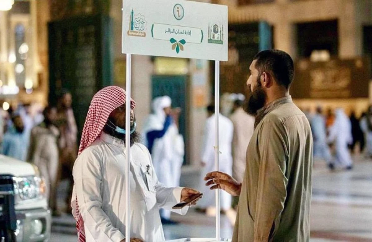 Prophet’s Mosque's agency provides guidance services in 10 international languages