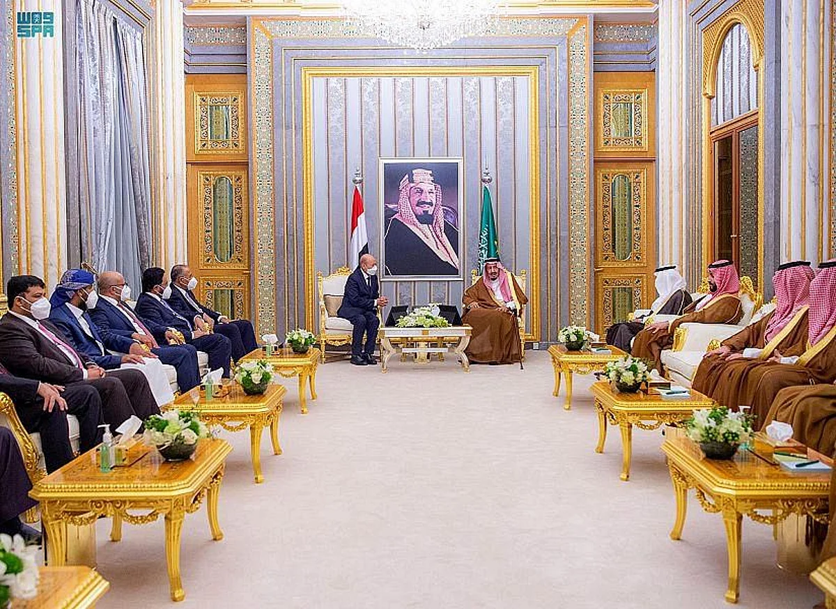 King Salman Receives Chairman of Yemeni Presidential Leadership Council and his Deputies