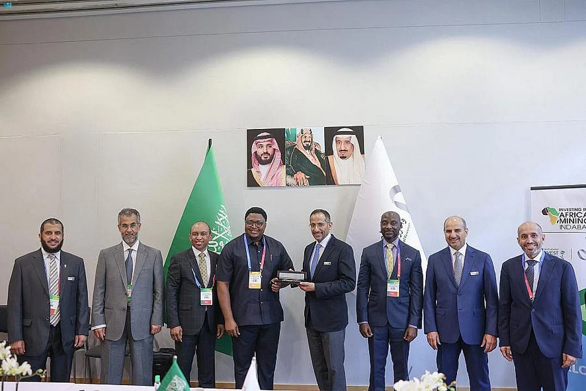 Minister of Industry and Mineral Resources Meets with Several Ministers in South Africa during African Mining INDABA