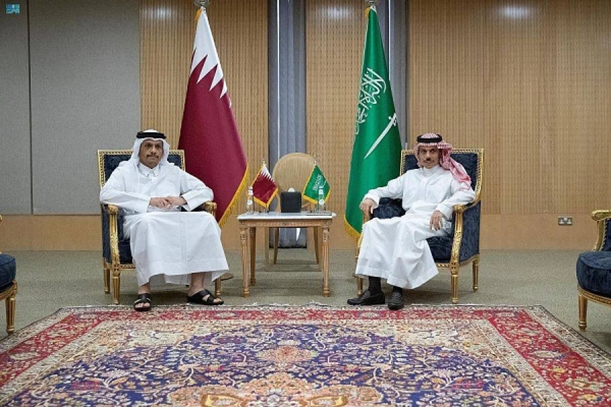 Saudi Arabia’s Minister of Foreign Affairs Prince Faisal bin Farhan and his Qatari counterpart Sheikh Mohammed bin Abdulrahman Al Thani discussed on Wednesday ways to support and enhance deep-rooted relations and cooperation to serve the two nations’ interests and achieve more stability and prosperity for their and peoples.
They also discussed ways to support all means that contribute to the stability of the region and keeping international peace and security. They explored the opportunities to enhance bilateral coordination in political, security and economic fields.
The meeting was held on the sidelines of the 152nd session of the Ministerial Council of the Gulf Cooperation Council.
The ministers also exchanged views on the latest regional and international developments.
The ministerial council was held on Wednesday in Riyadh, where Prince Faisal said the Gulf nations stand united on the issue of the conflict between Russia and Ukraine.