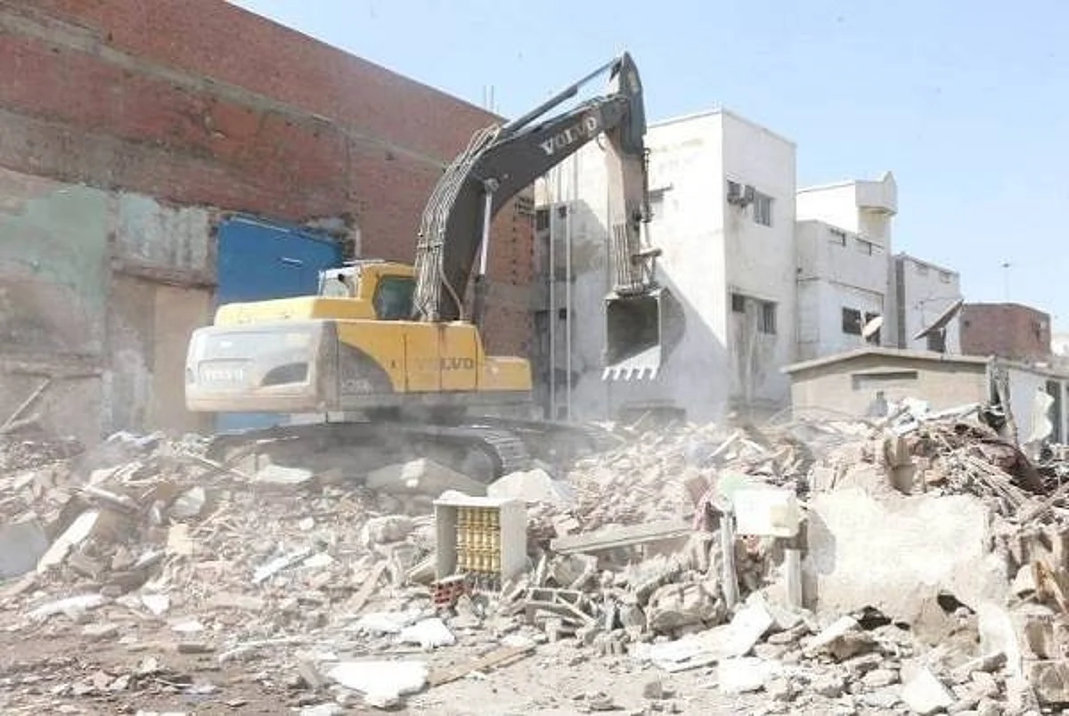Jeddah Slums Committee begins notifying Al-Montazahat residents in preparation to start the removal work