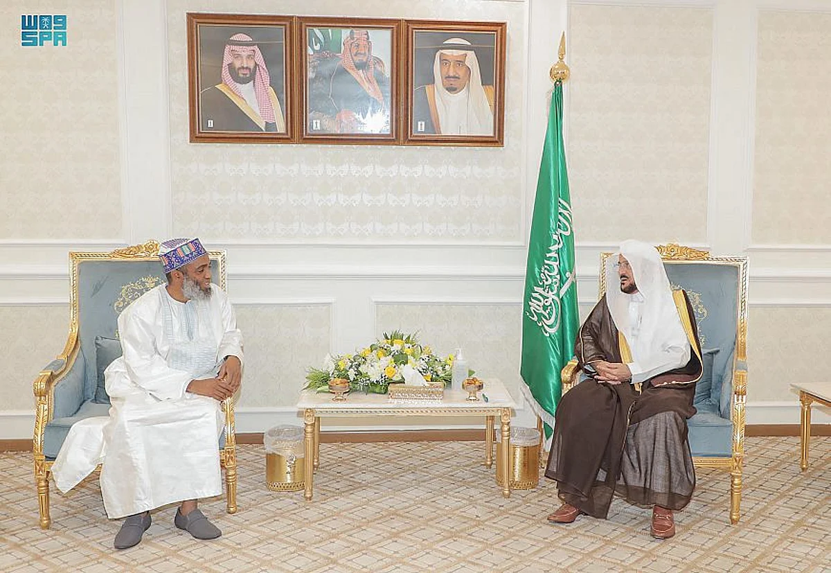 Minister of Islamic Affairs, Call and Guidance Sheikh Dr. Abdullatif bin Abdulaziz Al Al-Sheikh met on Monday in his office in Jeddah