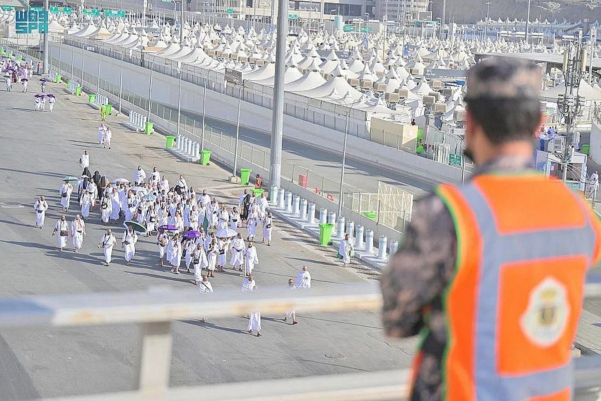 Pilgrims Settle in Mina