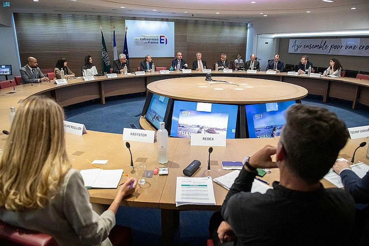 Ministry of Industry and Mineral Resources Reviews Mining Opportunities with Companies and Investors in France