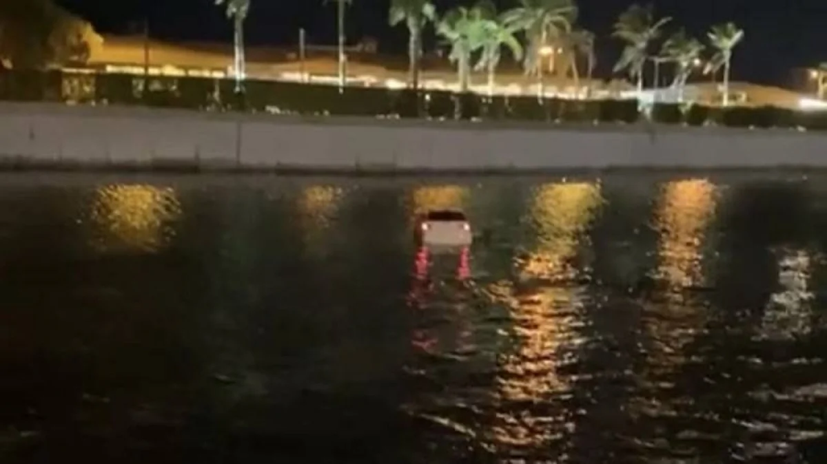 Woman rescued after her car crashed into sea in Jeddah waterfront