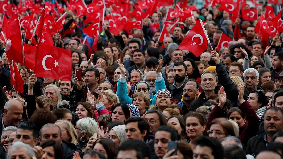 Lira slide provokes backlash against opposition victory in Istanbul’s elections