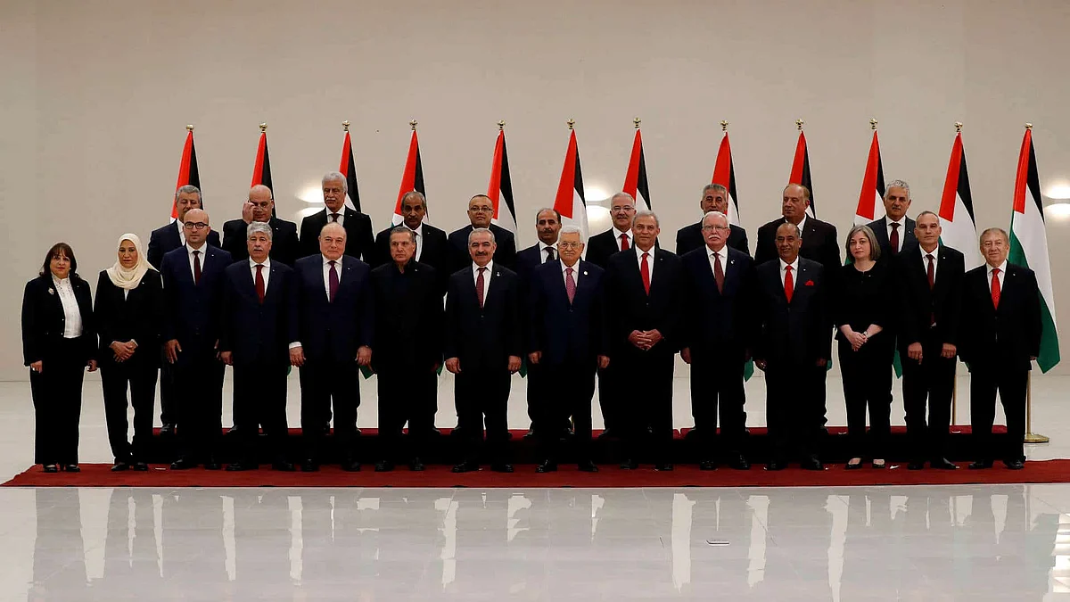 Palestinian government ministers sworn in again after oath foul-up