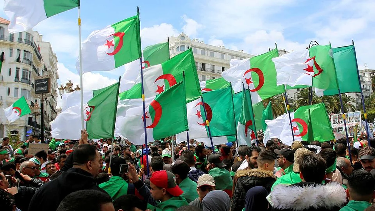 Hundreds of thousands protest against ruling elite in Algeria