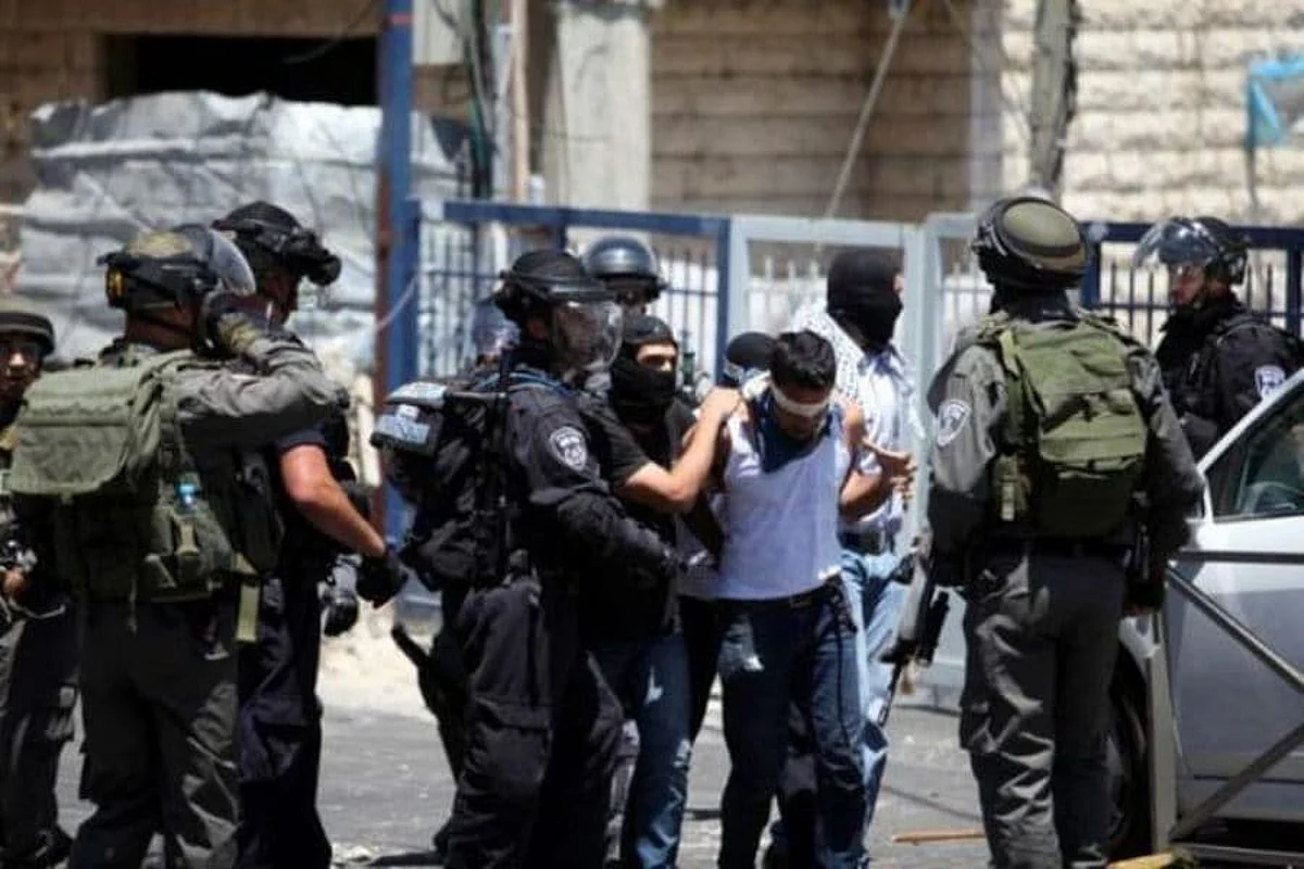Israeli Occupation Forces Arrest 19 Palestinians, in West Bank