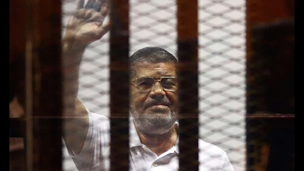 Egypt's ousted president Mohamed Morsi dies after court hearing