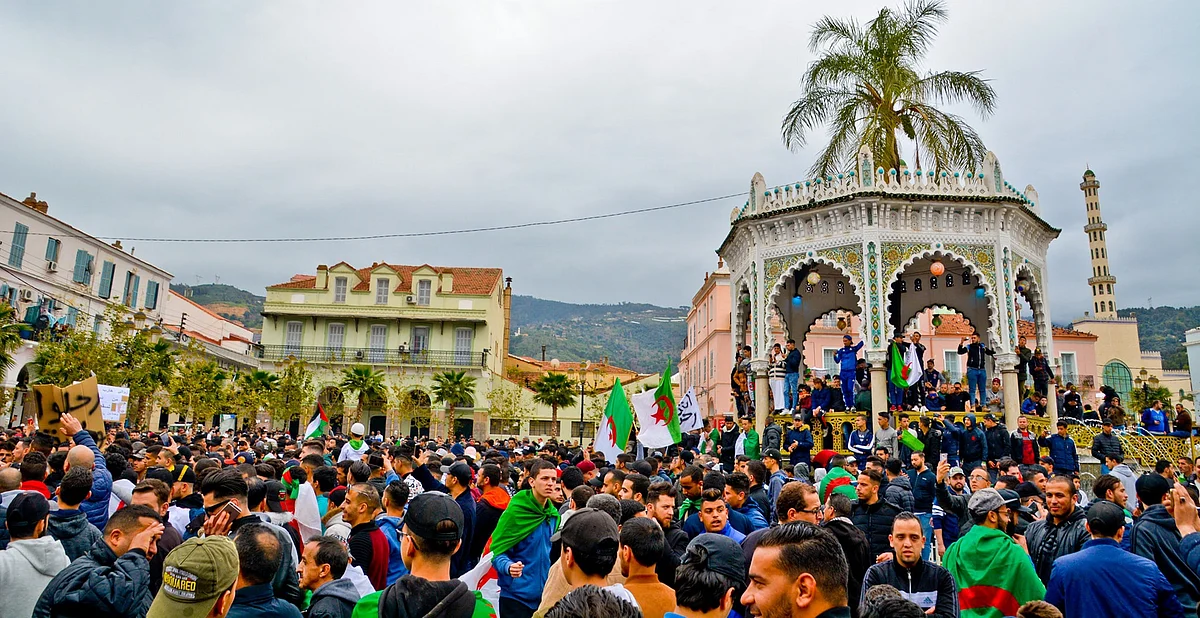 Algerian protesters keep up pressure on country's rulers