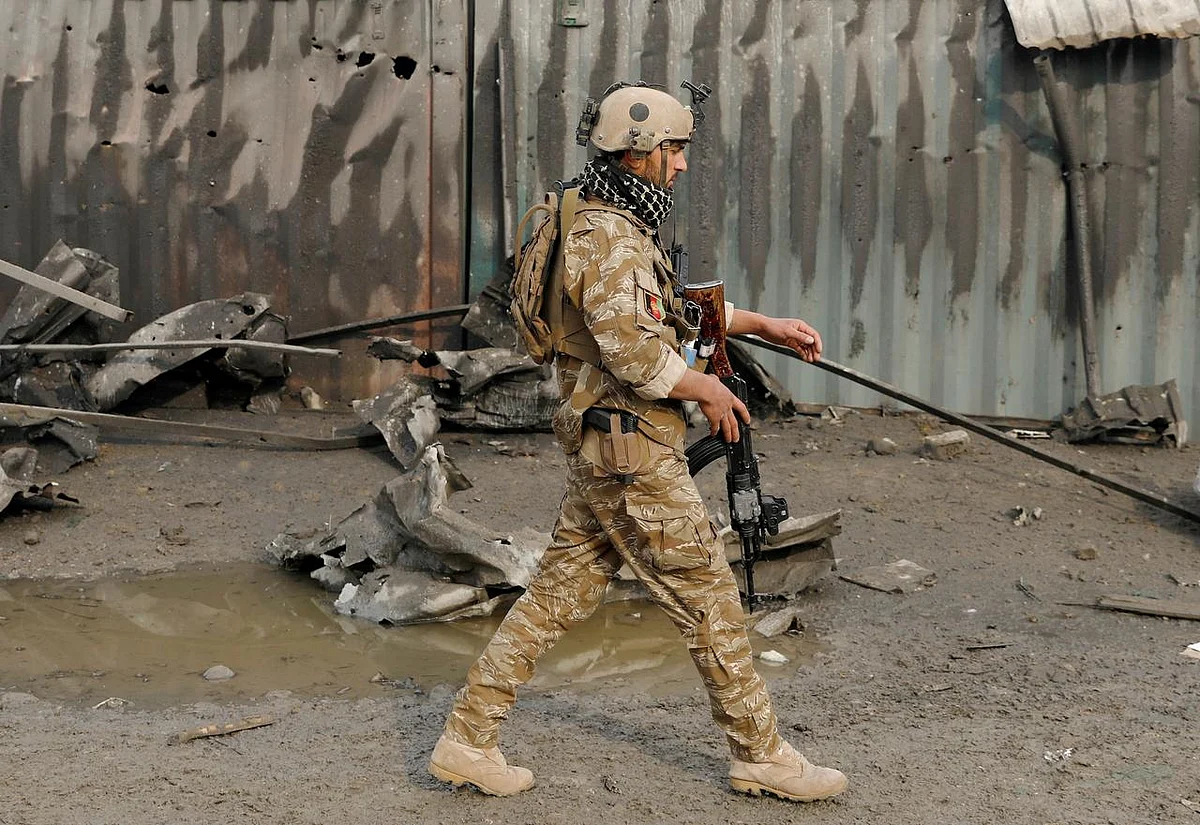 Attacks on security forces in Pakistan kill 10 soldiers