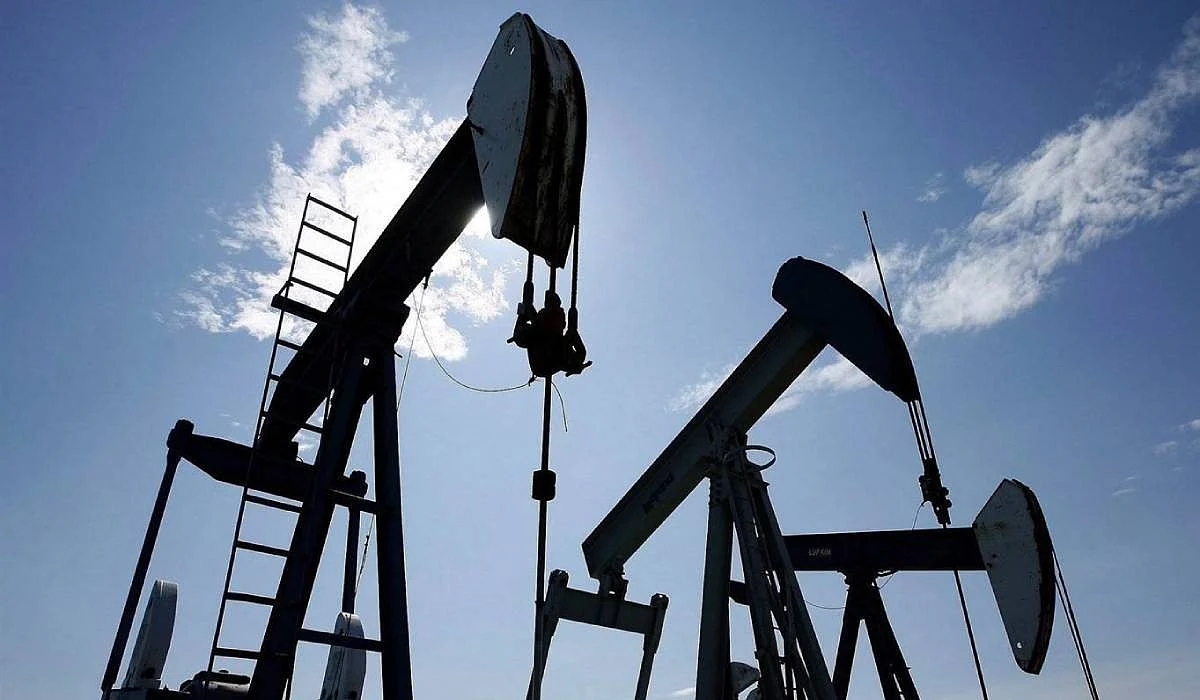 Brent crude rises to $62.98, US crude gains 15 cents