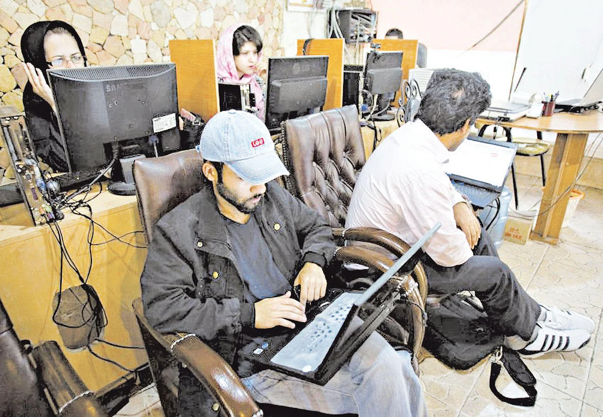 Iranians manage to surf the web despite tide of censorship