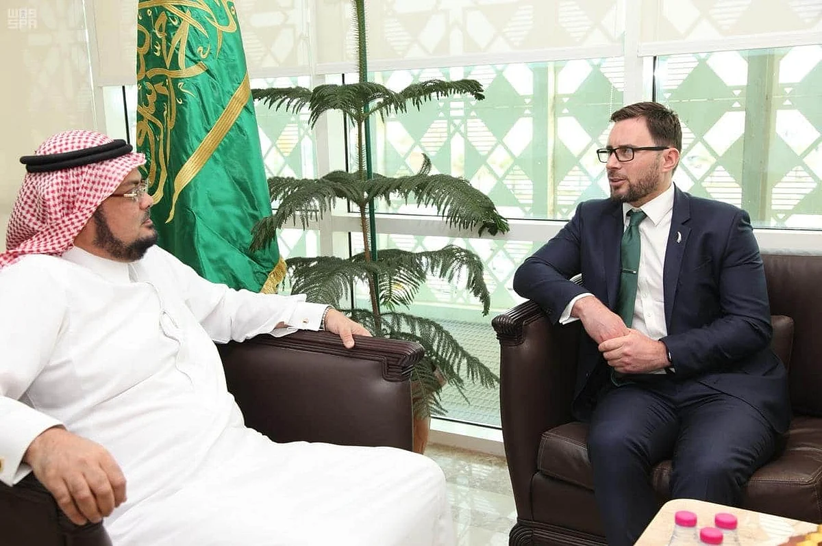 Saudi Arabia’s Islamic Affairs Deputy Minister Dr. Yousef bin Mohammed bin Abdulaziz bin Saeed hel a meeting on Thursday with the New Zealand Ambassador to the Kingdom of Saudi Arabia James Munro.