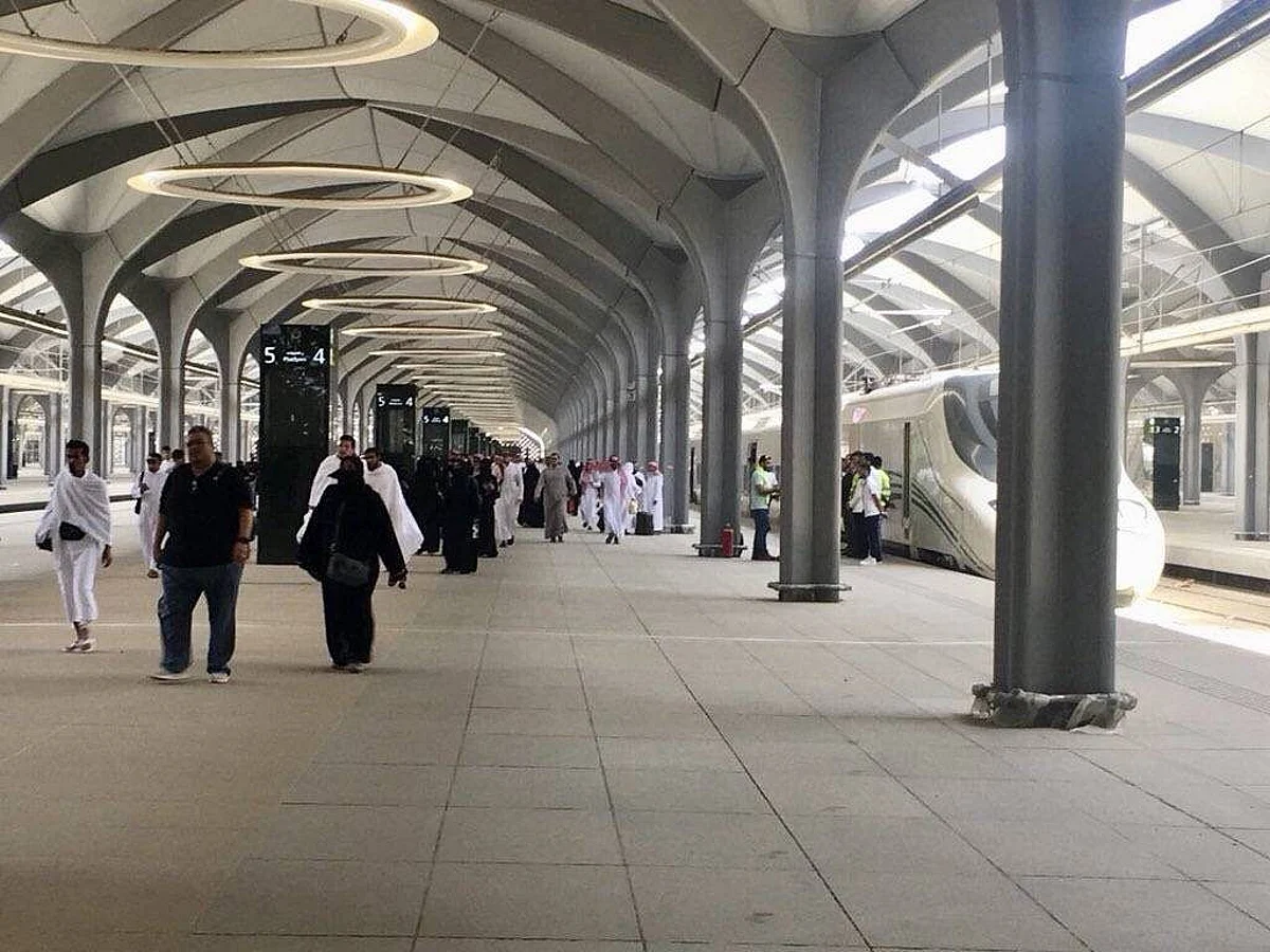 Al-Haramain Train Takes First Group of Pilgrims From Madinah to Makkah