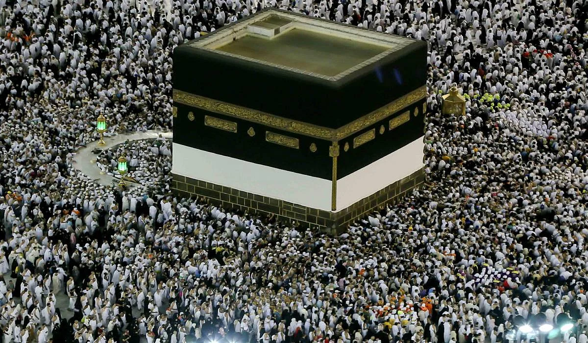 Saudi Arabia's Interior Minister Patronizes a Seminar on Use of Advanced Technology in "Smart Hajj"