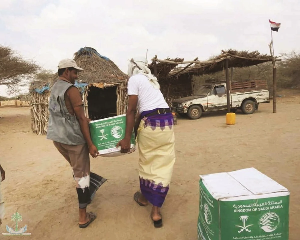 Saudi Arabia provides 484 cartoons of food baskets to Yemen