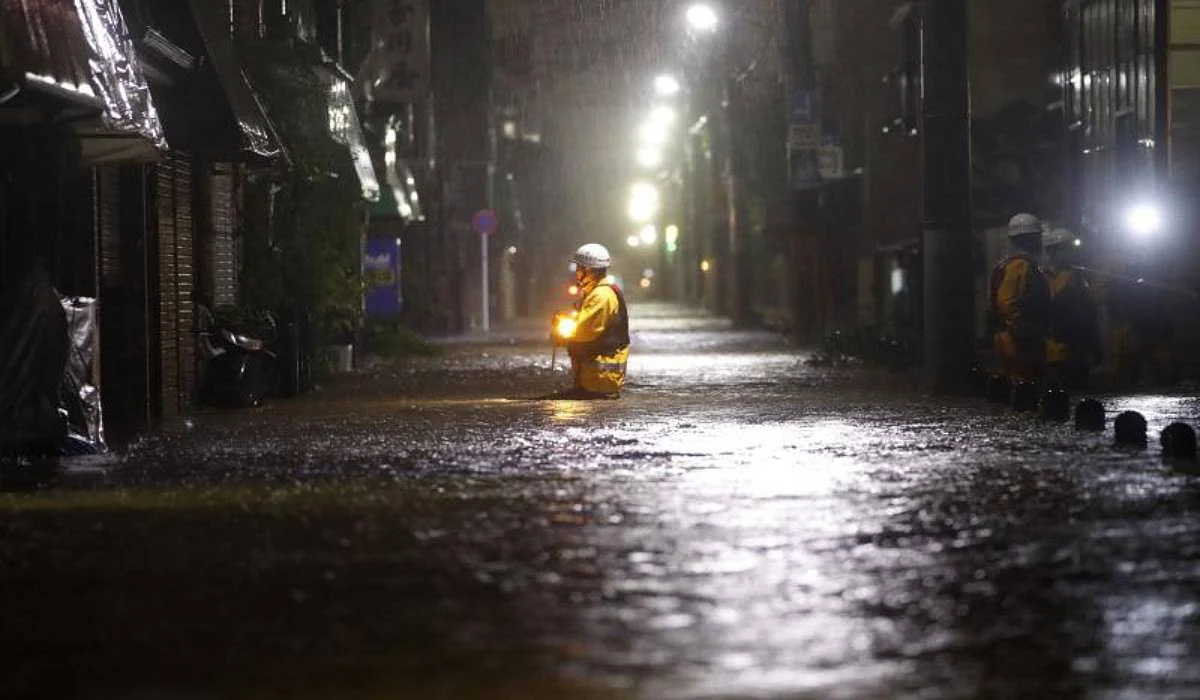 Four dead, 17 missing as fierce typhoon pounds Tokyo