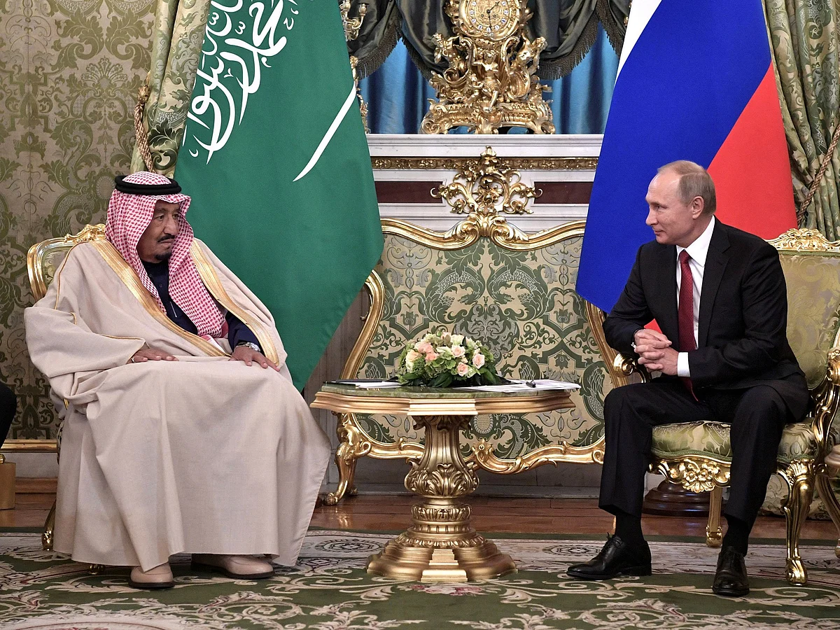 King Salman holds talks with President of the Russian Federation