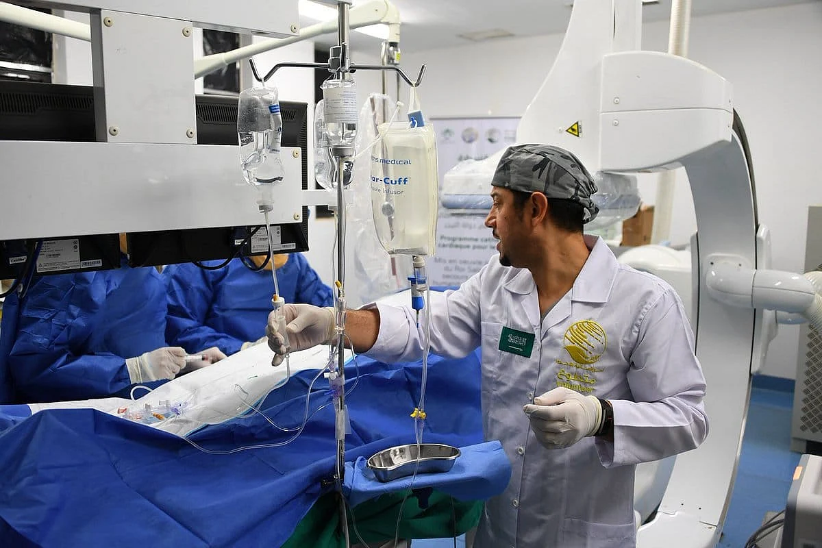 KSrelief medical team, Al-Balsam group saves life of a Yemeni girl