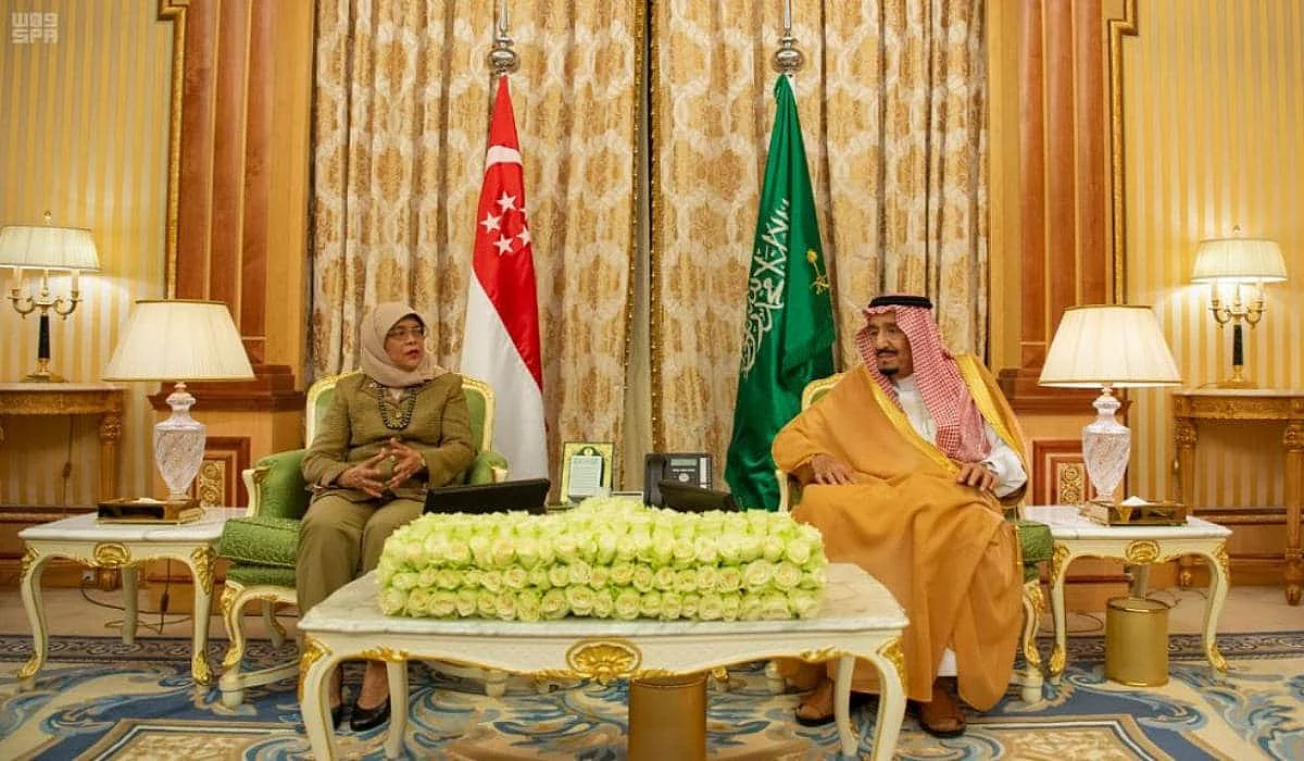 Saudi Ki1ng Salman bin Abdul-Aziz holds discussion with Halimah Yacob, president of Singapore