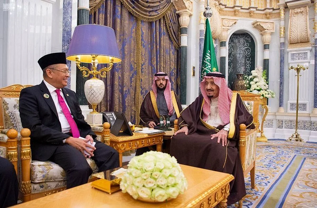 Saudi King meets Speaker of Indonesian People's Consultative Assembly.