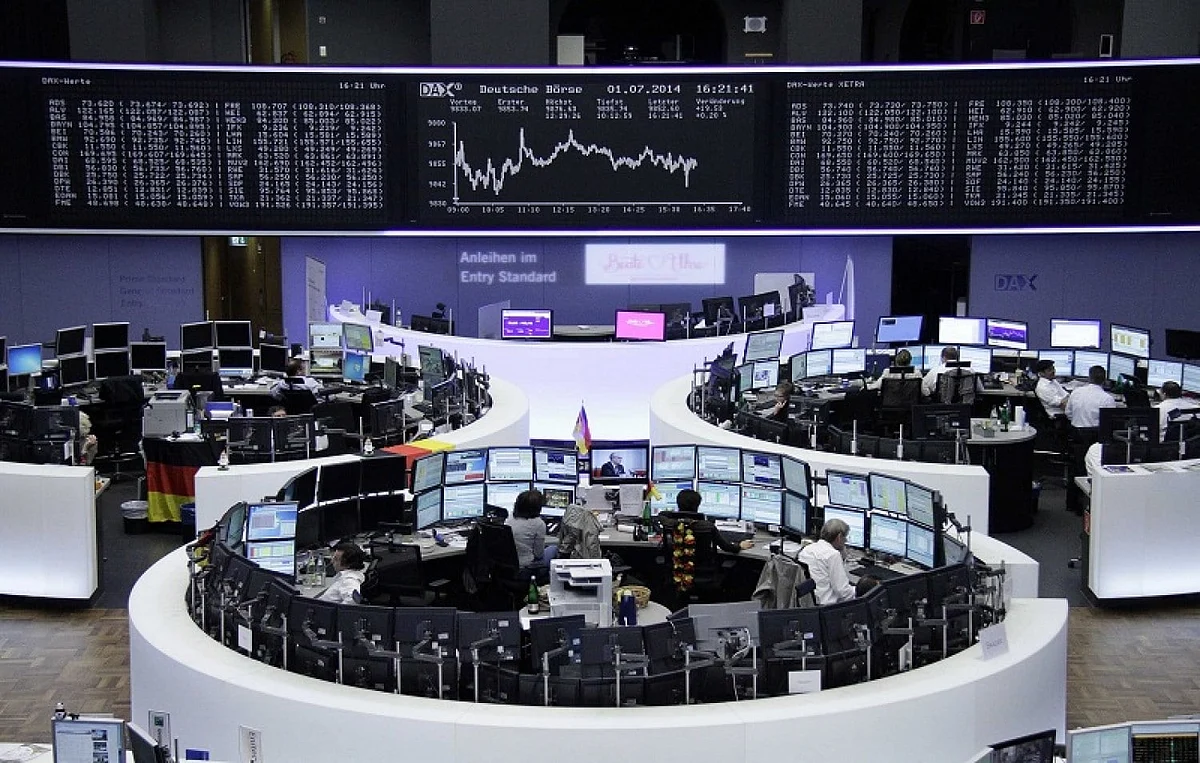 European shares hit record in countdown to Christmas